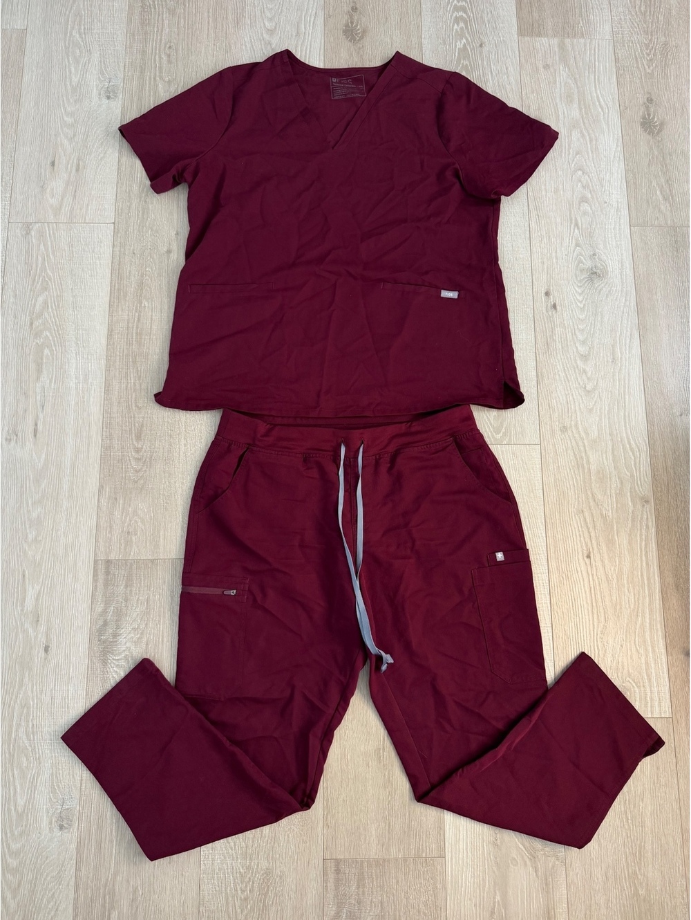 FIGS Technical Collection burgundy scrub set size XXL TOP, XL BOTTOMS